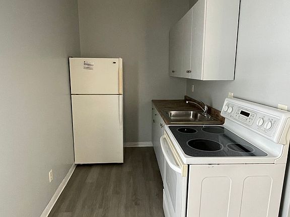 3rd image of 608 E Jefferson St APT 2