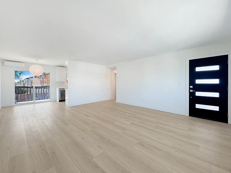 776 W Wilson St — Photo 1