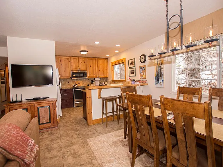 395 Elizabeth Dr — Photo 7