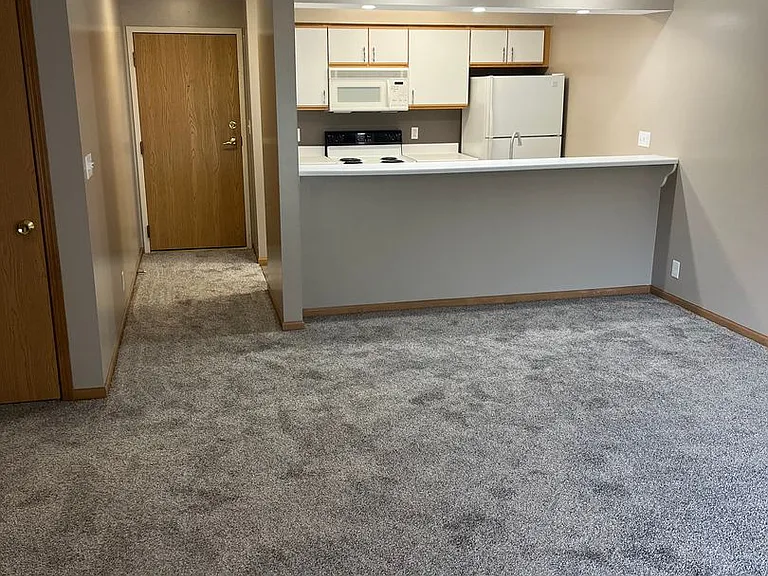 Deer Park Apartments — Photo 10