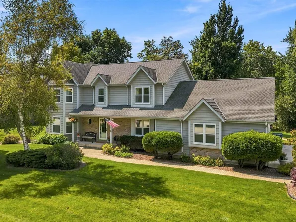 1323 Spinnaker DRIVE, Port Washington, WI 53074