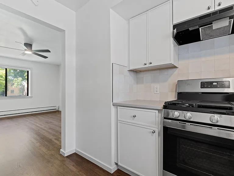 Clermont Apartments — Photo 17