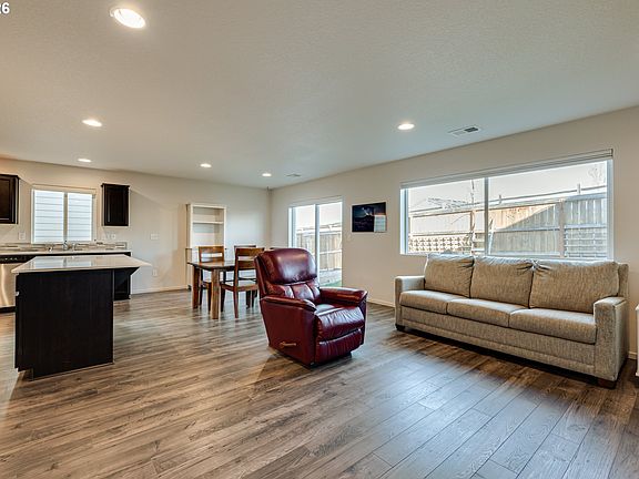5th image of 2102 S Sandhill Way