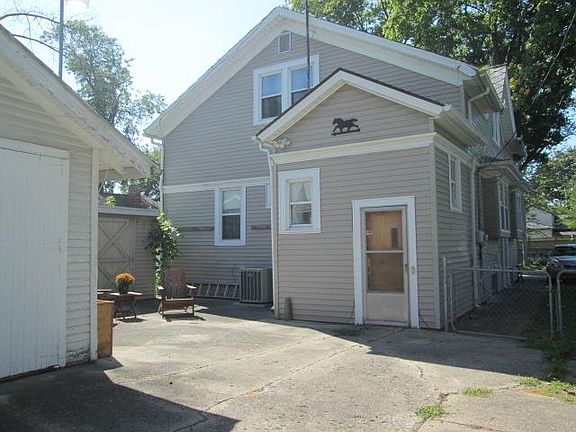 5th image of 204 S Cottage Ave