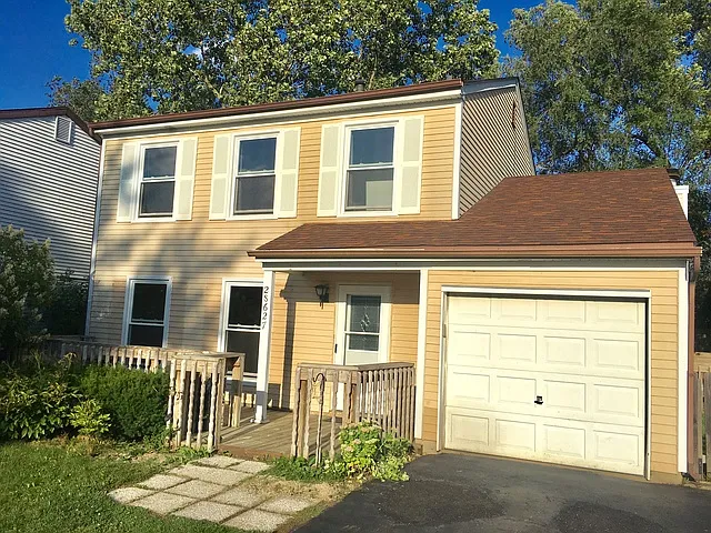 2S627 Hampton Dr