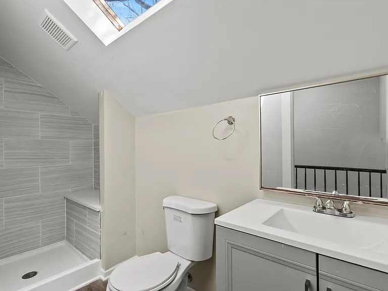 32W266 Glos St — Photo 15