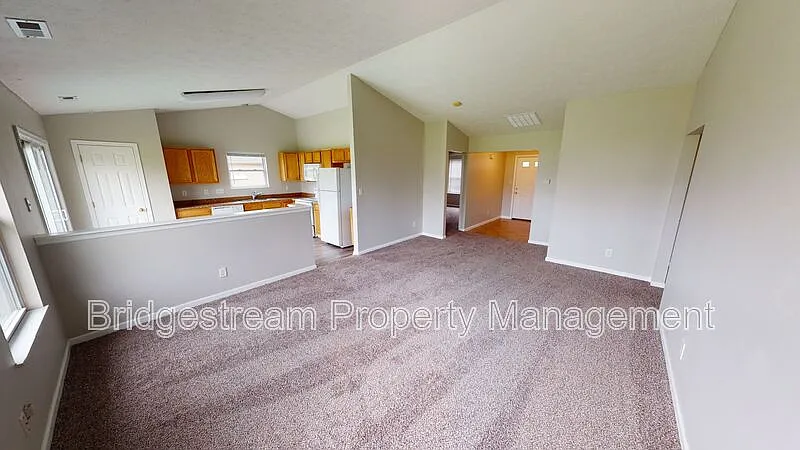 3 bed, 2.0 bath, 1304 sqft, $1,525 — Photo 2