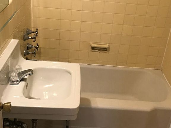 5th image of 2979 Pemberton Dr APT 2