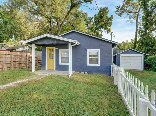 513 W College Street, Branson, MO 65616