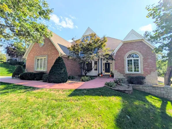 8436 Pflumm Cir, Lenexa, KS 66215