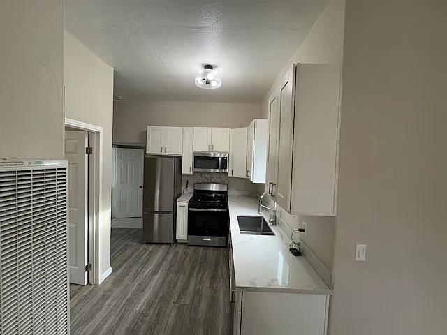 3 bed, 882 sqft, $2,795 — Photo 4
