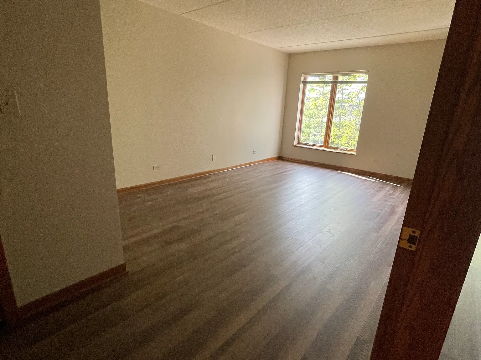 2 bed, 1100 sqft, $2,400 — Photo 3