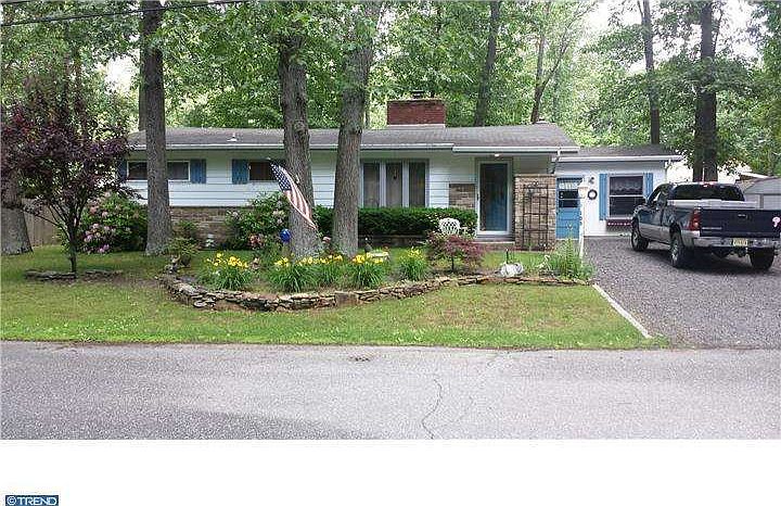 1st image of 105 Maple Dr
