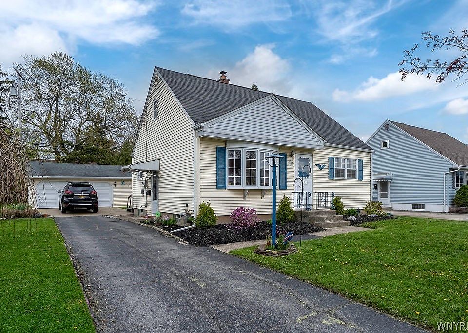 1st image of 71 Canisius Ct