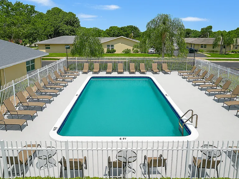 Waterford Villas - 551 Kathy Ct Margate, FL 33068 — Photo 3