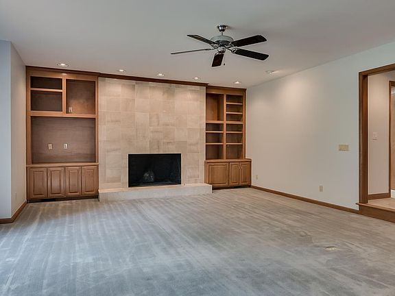 3rd image of 110 Laurel Oak Dr
