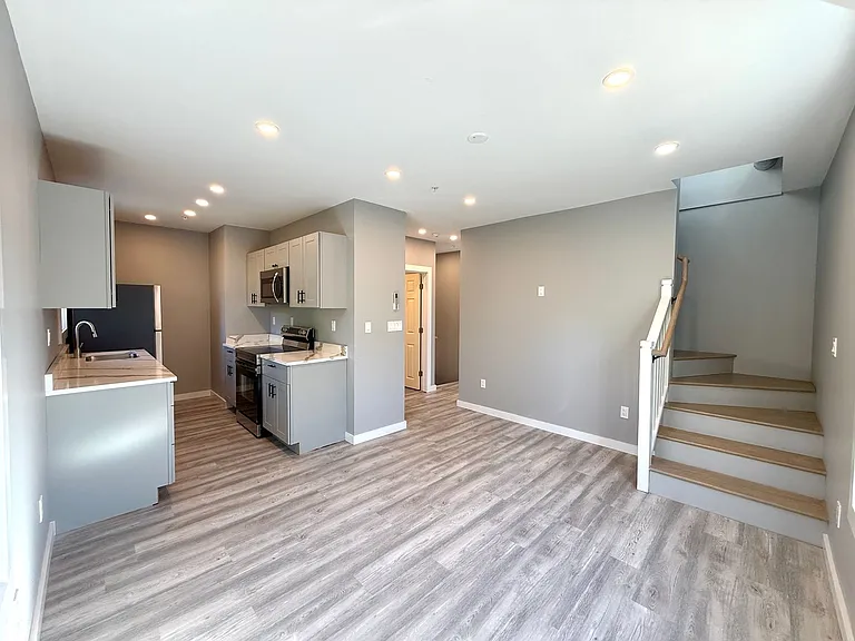 176 Smith Ave — Photo 1