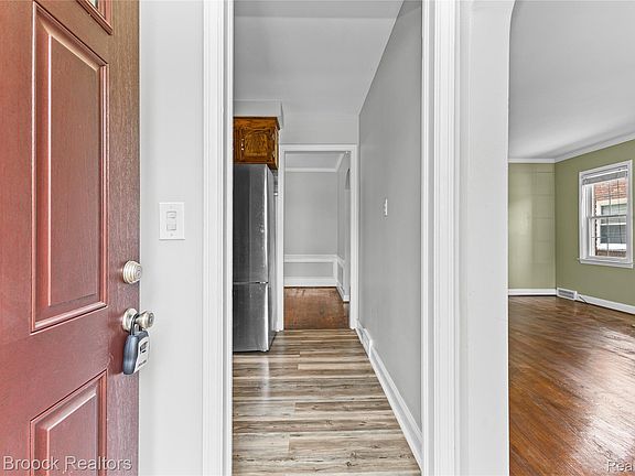 3rd image of 4391 Bishop St