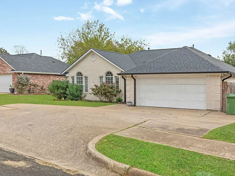 2511 Westwood Main Dr — Photo 24