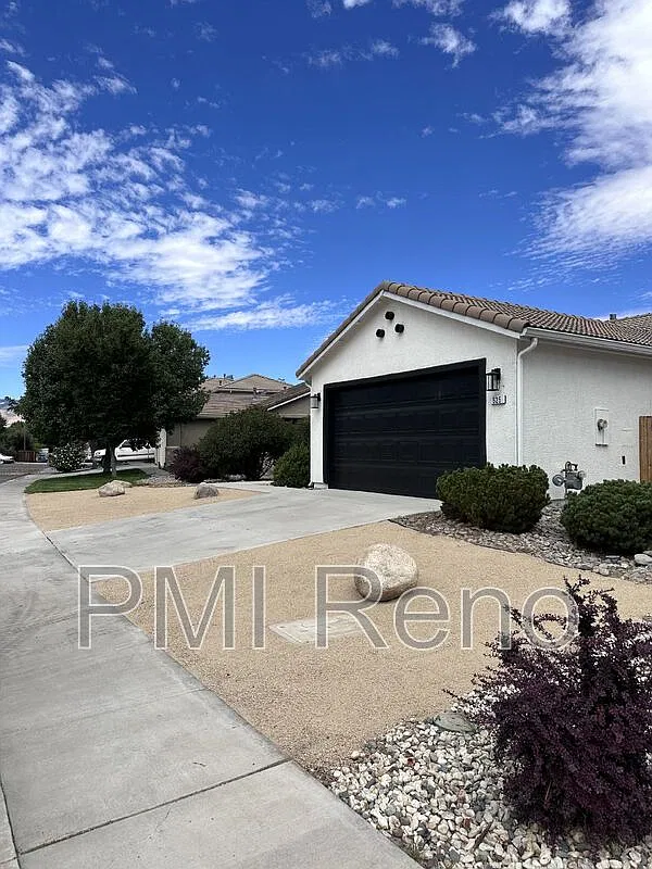 3 bed, 2.0 bath, 1319 sqft, $2,856 — Photo 2