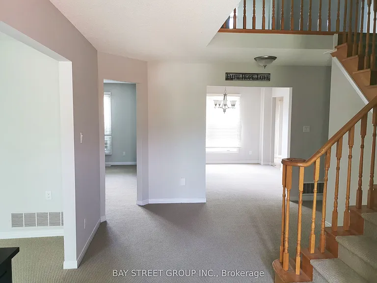 2034 Oxford Ave — Photo 2