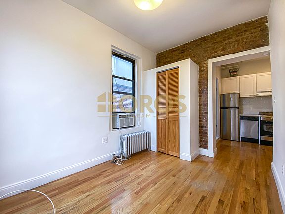 3rd image of 700 E 9th St APT 24
