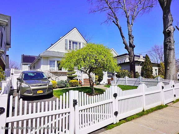 3rd image of 639 College Ave
