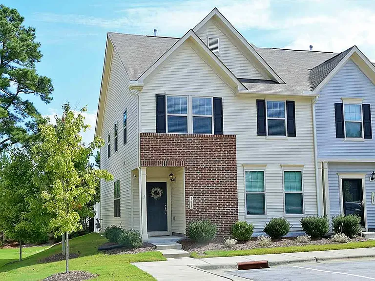 131 Holly Berry Ln — Photo 1