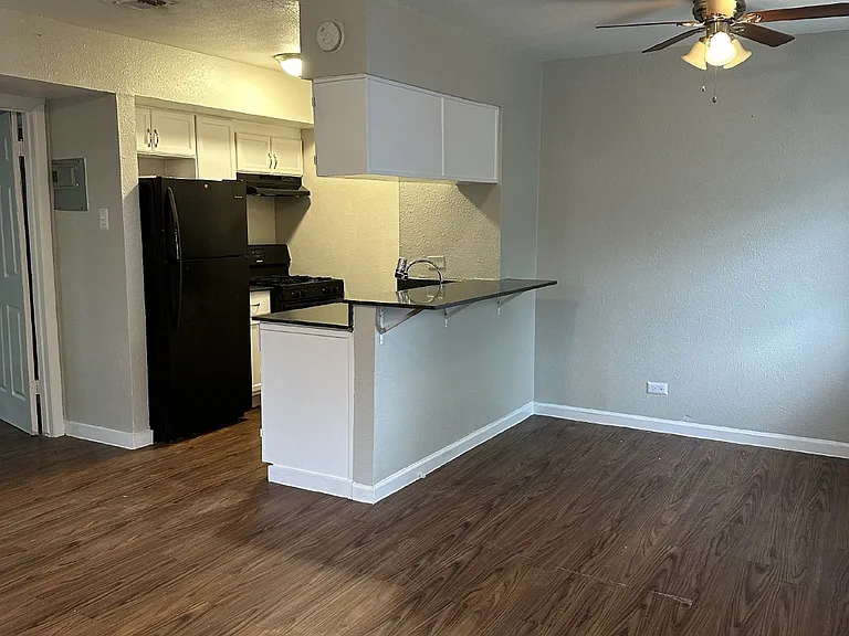 711 E Carson St #B2 — Photo 3