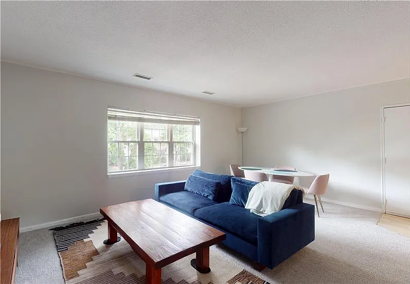 2 bed, 825 sqft, $2,700 — Photo 2