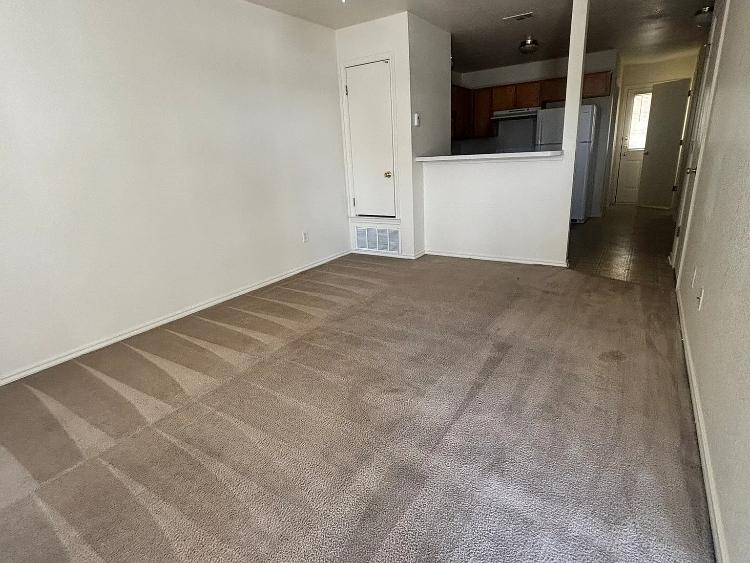 2 bed, 1.5 bath, 950 sqft, $795 — Photo 2
