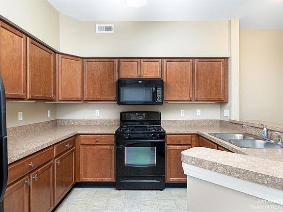 2nd image of 921 E Summerfield Gln