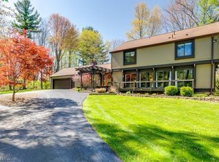 1360 Ghent Hills Rd, Akron, OH 44333