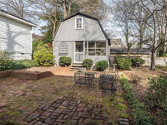 5th image of 307 E 11th St SE