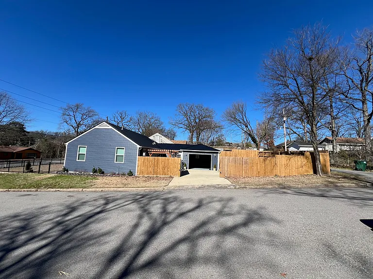 1701 N University Ave — Photo 24