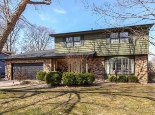 36 Oakbrook Dr, Bettendorf, IA