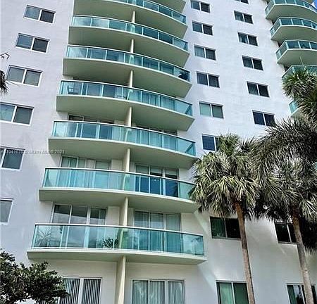 4th image of 19380 Collins Ave #608-B