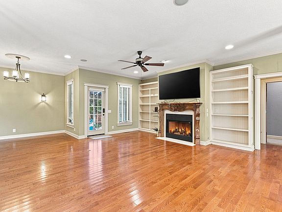 2nd image of 879 E Westchester Drive