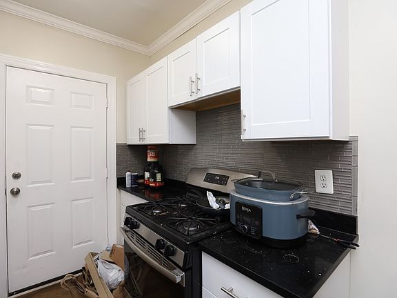 4th image of 3815 N Greenview Ave #E2