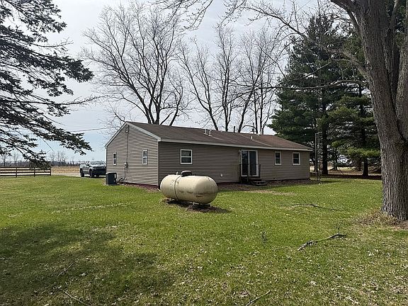 3rd image of 1126 Douglas Rd