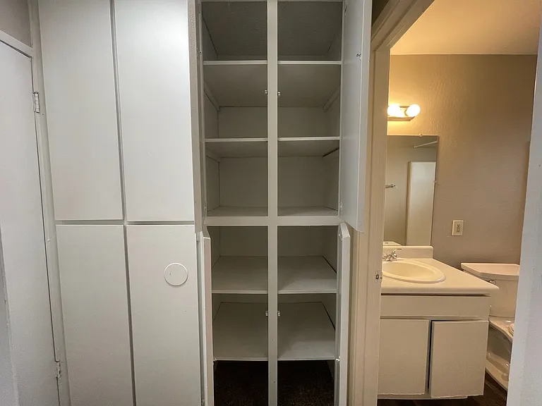 Sharis Apartments — Photo 14