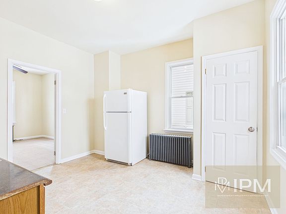 5th image of 160 W Beaver St #B