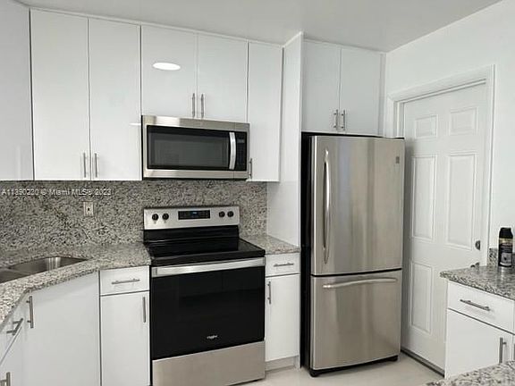 5th image of 1530 NE 191st St APT 141