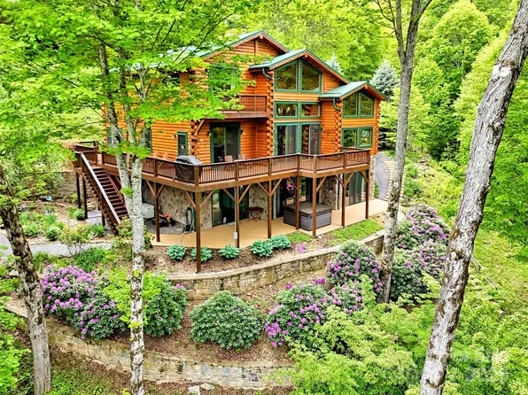 421 Ramp Patch Ln, Waynesville, NC 28786