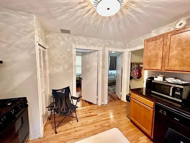 220 Hanover St #26 — Photo 11