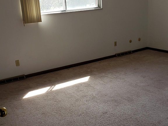 Bedroom #1 approx 13'x15.5'