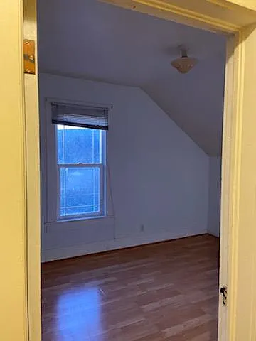 Building Photo - 712 1/2 N Park St #1/2