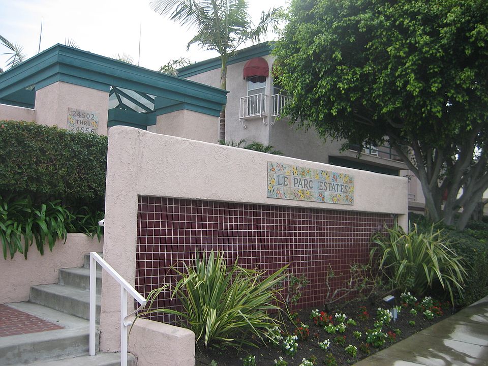 Front of secure building on Park St.