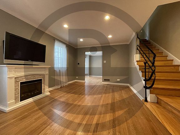 4th image of 1050 N Logan St APT A