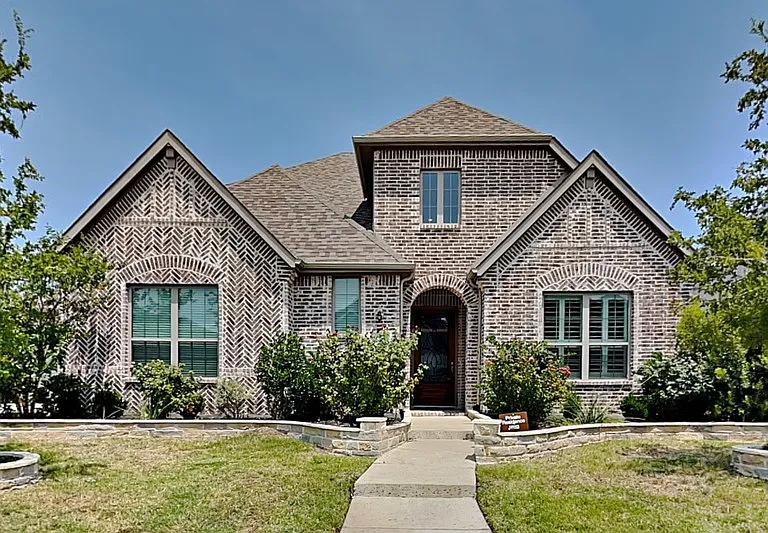 1930 Inwood Ln — Photo 1